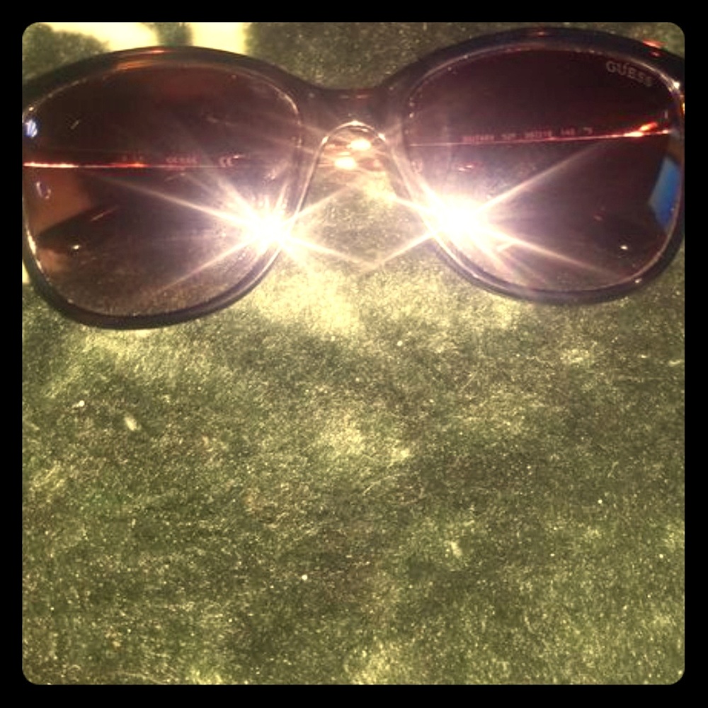 Guess GU7469 52F Women's Sunglasses